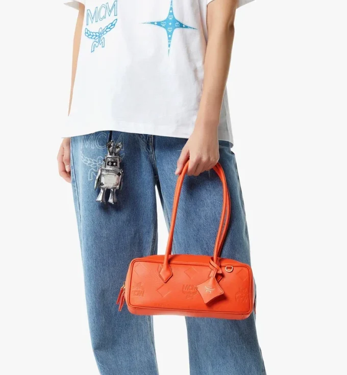 Bolso de hombro Aren East West en piel Maxi Monogram Bolso de hombro Aren East West en piel Maxi Monogram