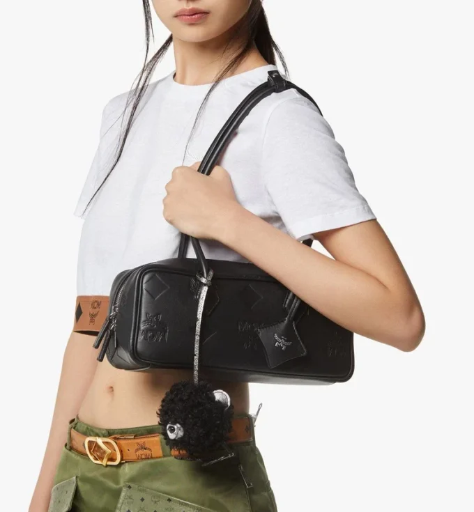 Bolso de hombro Aren East West en piel Maxi Monogram Bolso de hombro Aren East West en piel Maxi Monogram