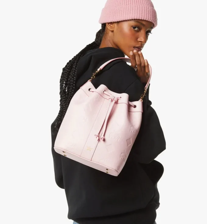 Bolso Drawstring Dessau en piel con Maxi Monogram Bolso Drawstring Dessau en piel con Maxi Monogram