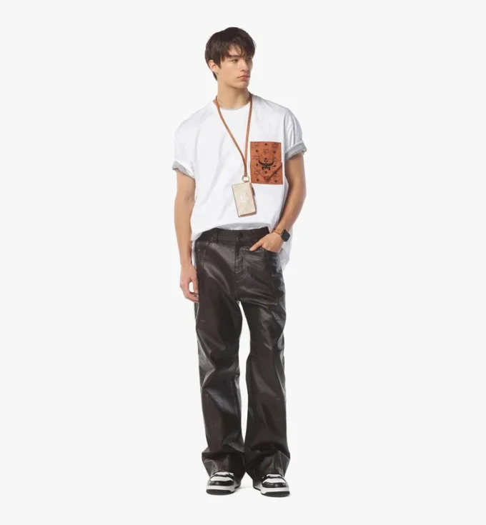Camiseta con bolsillo de parche con monograma en algodón orgánico Camiseta con bolsillo de parche con monograma en algodón orgánico