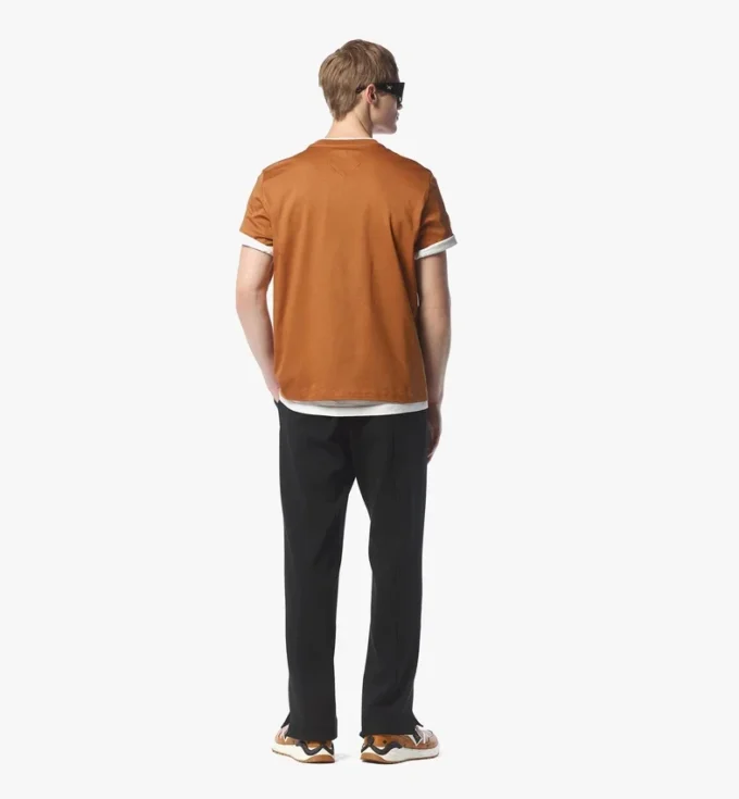 Camiseta con el logotipo de Silket y bolsillo con cremallera Camiseta con el logotipo de Silket y bolsillo con cremallera