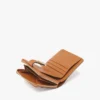 Cartera Aren con placa de latón en Visetos