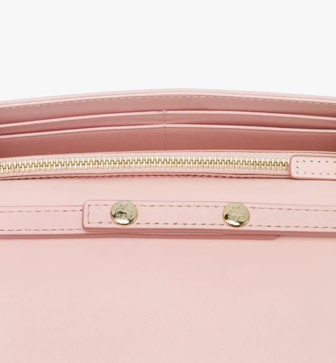 Cartera con cadena Aren en piel con monograma en relieve Cartera con cadena Aren en piel con monograma en relieve