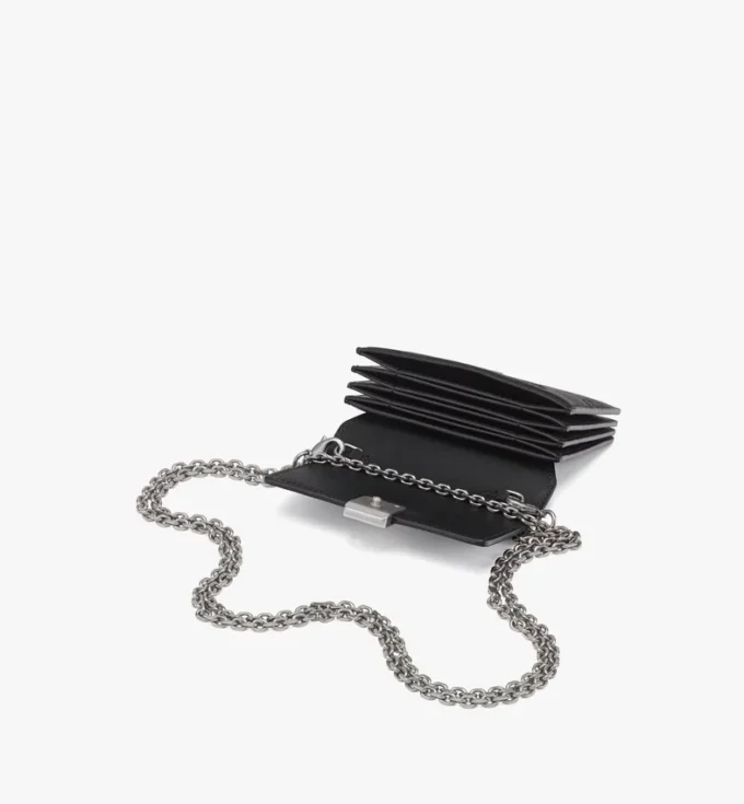 Cartera con cadena Aren en piel con monograma en relieve Cartera con cadena Aren en piel con monograma en relieve