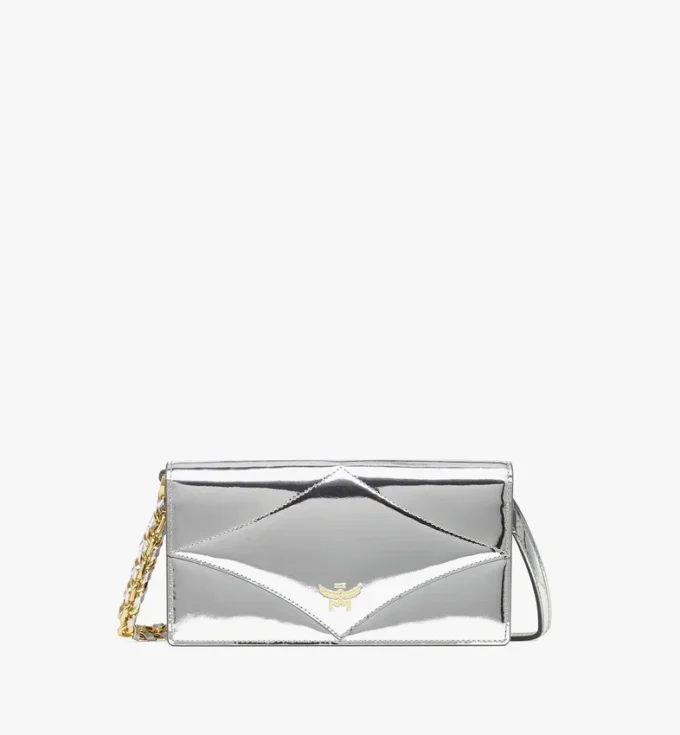 Cartera con cadena de diamantes en piel metalizada con efecto espejo