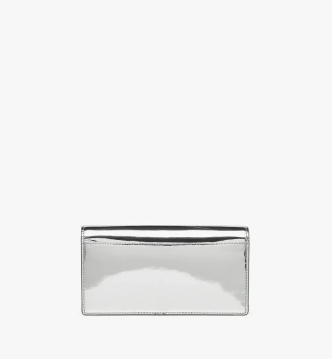 Cartera con cadena de diamantes en piel metalizada con efecto espejo
