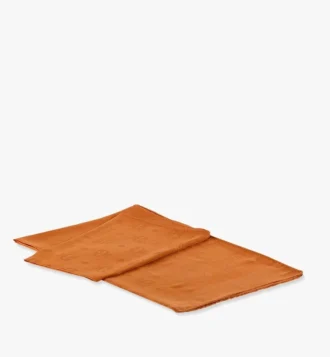 Chal rectangular de seda con monograma