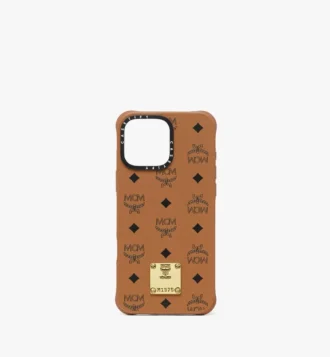 Funda para iPhone 16 Pro Max MCM x Casetify con placa de latón y cuero vegano biológico