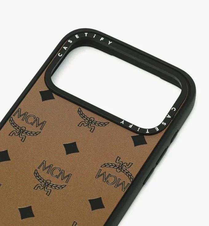 Funda para iPhone 17 Pro Max MCM X Casetify Monogram Impact