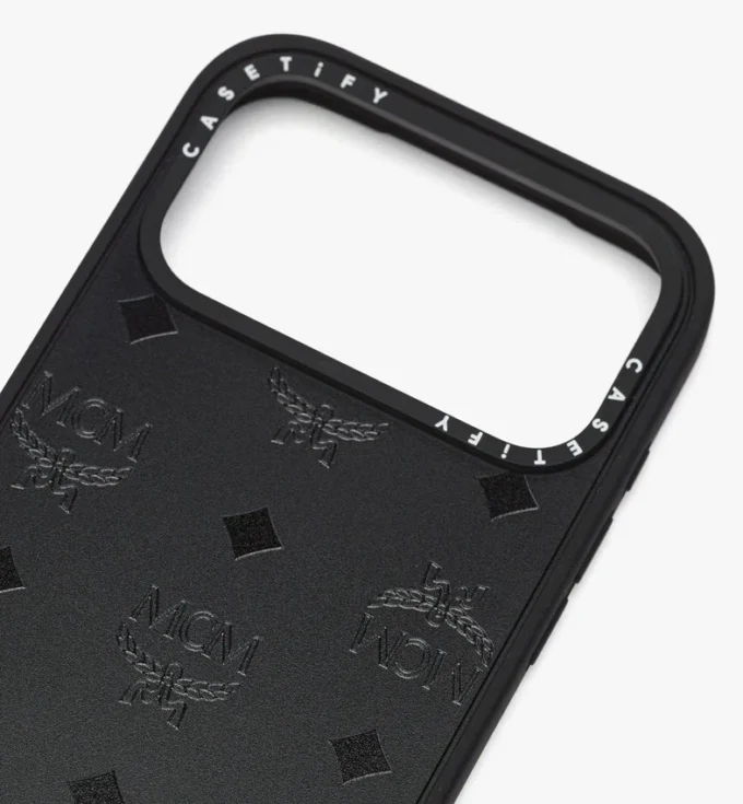 Funda para iPhone 17 Pro Max MCM X Casetify Monogram Impact