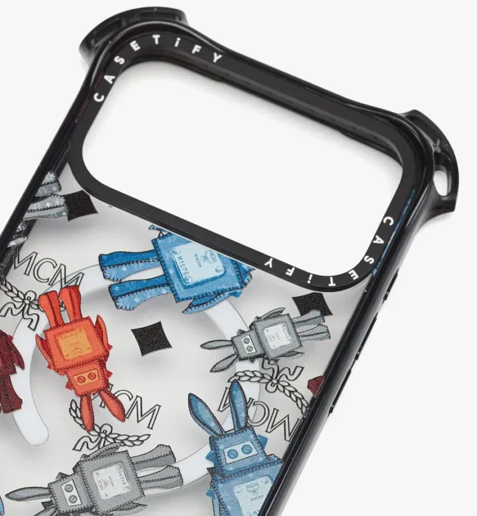 Funda para iPhone 17 Pro Max MCM x Casetify Rabot Monogram Bounce