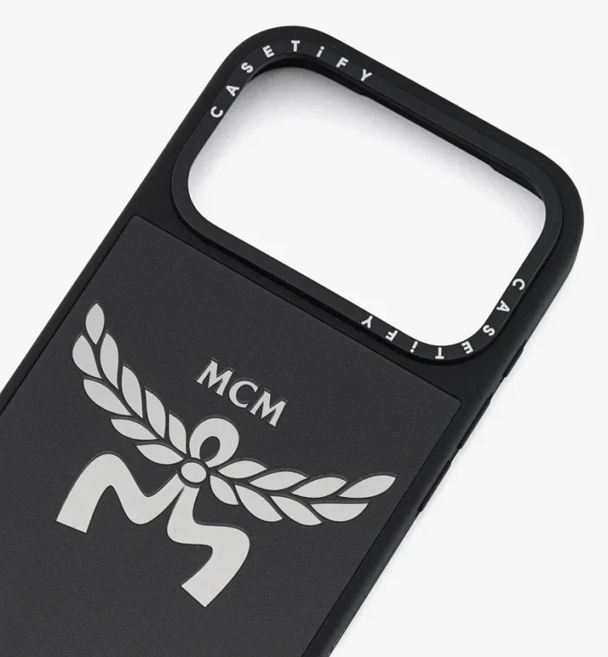 Funda para iPhone 17 Pro MCM X Casetify Logo Impact
