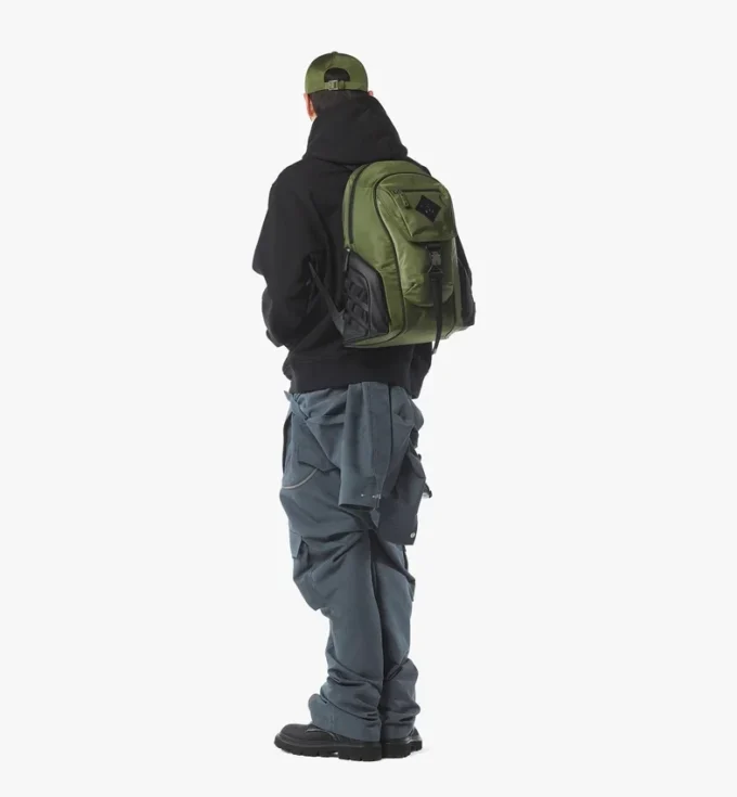 Mochila Aren en Econyl® y piel con estampado Monogram Mochila Aren en Econyl® y piel con estampado Monogram