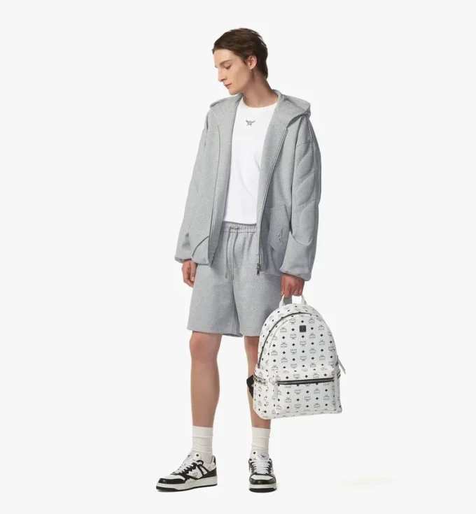 Mochila Stark con tachuelas laterales en Visetos Mochila Stark con tachuelas laterales en Visetos