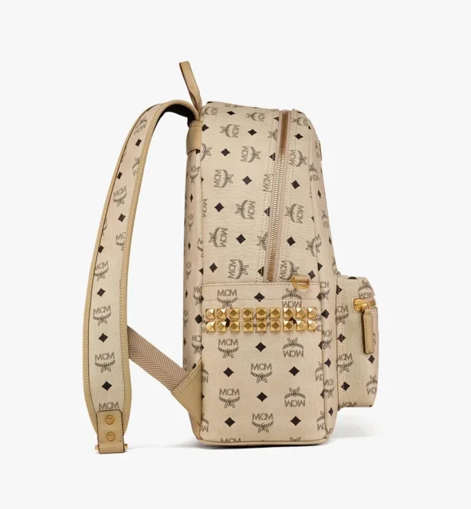 Mochila Stark con tachuelas laterales en Visetos Mochila Stark con tachuelas laterales en Visetos