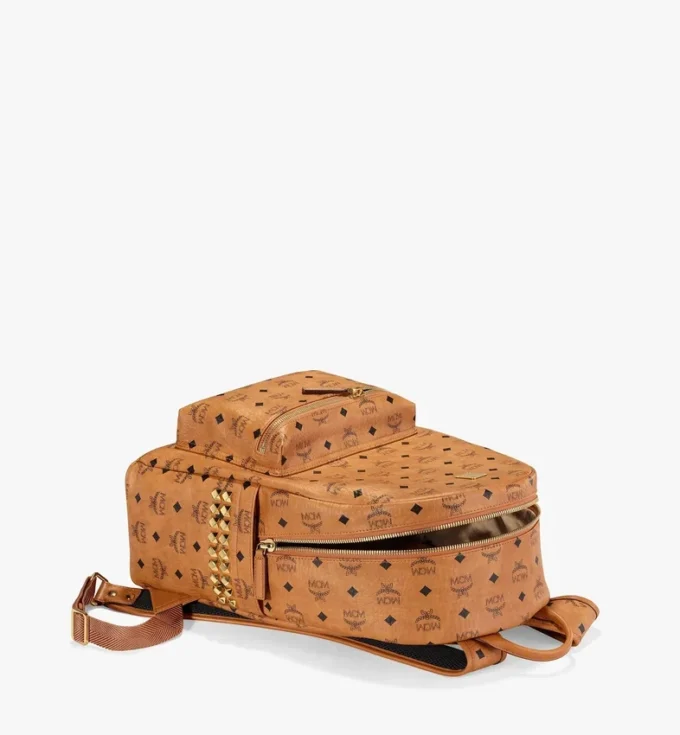 Mochila Stark con tachuelas laterales en Visetos Mochila Stark con tachuelas laterales en Visetos