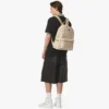 Mochila Stark con tachuelas laterales en Visetos Mochila Stark con tachuelas laterales en Visetos
