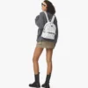 Mochila Stark con tachuelas laterales en Visetos Mochila Stark con tachuelas laterales en Visetos