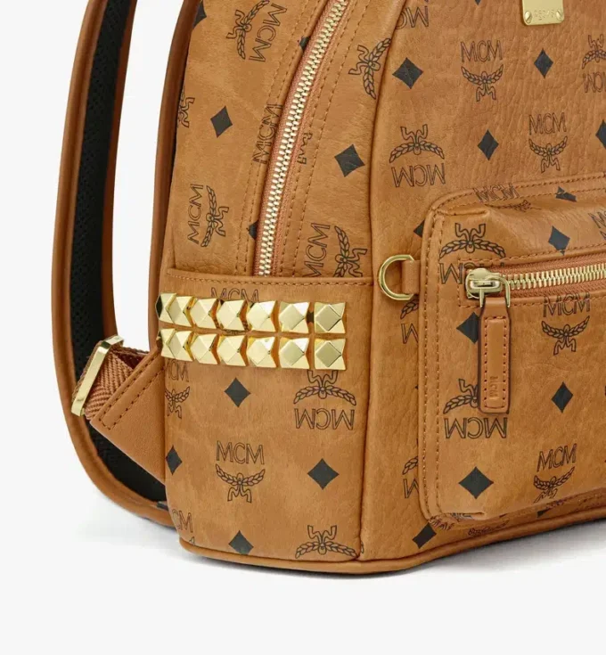 Mochila Stark con tachuelas laterales en Visetos