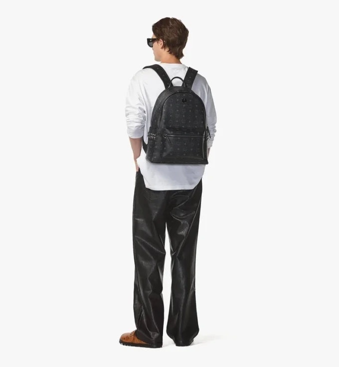 Mochila Stark con tachuelas laterales en Visetos Mochila Stark con tachuelas laterales en Visetos