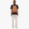 Mochila Stark con tachuelas laterales en Visetos Mochila Stark con tachuelas laterales en Visetos