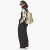 Mochila Stark con tachuelas laterales en Visetos Mochila Stark con tachuelas laterales en Visetos