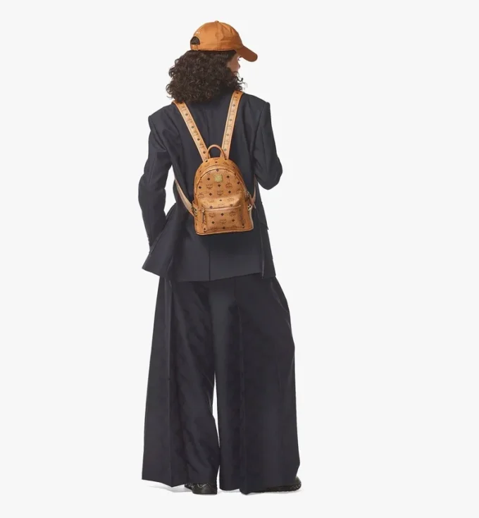 Mochila Stark con tachuelas laterales en Visetos