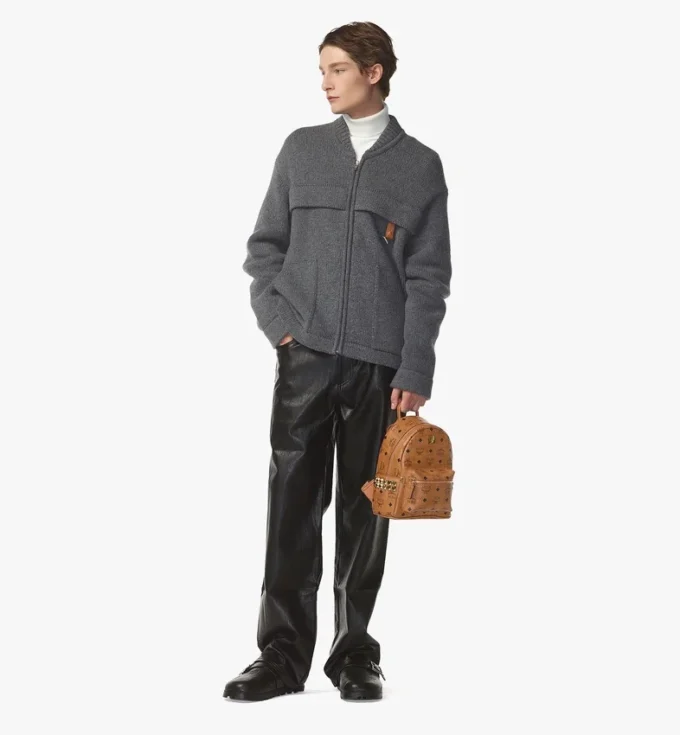Mochila Stark con tachuelas laterales en Visetos