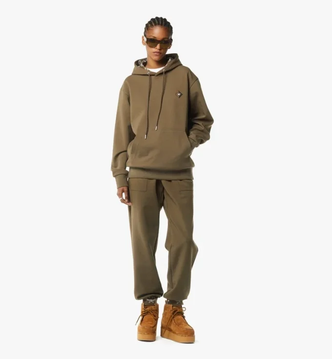 Sudadera Essential con capucha de ponte y parche con el logotipo Sudadera Essential con capucha de ponte y parche con el logotipo