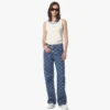 Vaqueros de denim con monograma Lauretos Vaqueros de denim con monograma Lauretos